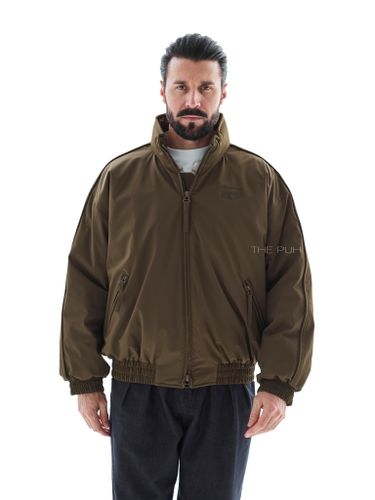 Утепленный бомбер на молнии в цвете хаки