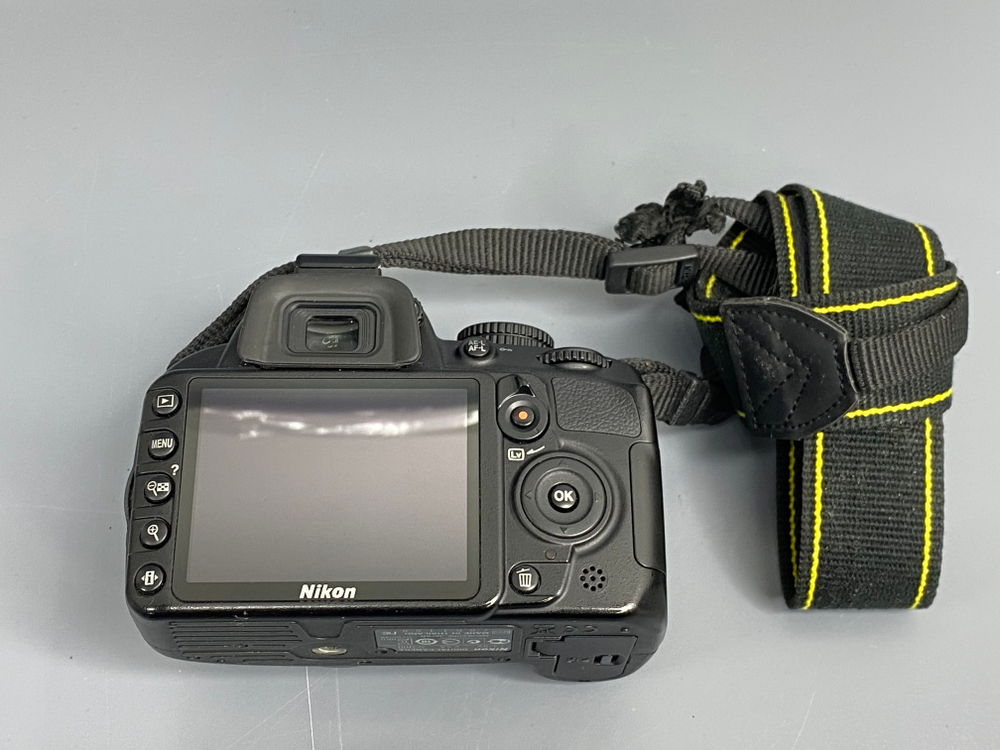 Nikon D3100 3.500 кадров