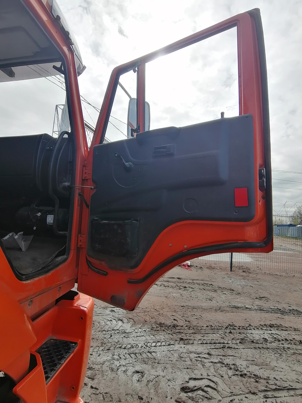 КамАЗ 6520 6x4 Самосвал 6520-3026041-53 (Дизельный, 11,8 л, 400 л.с., МТ)