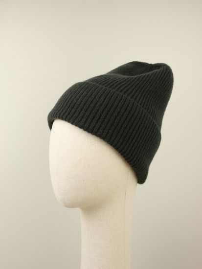 Шапка вязаная "Прогулка с корги", 100% шерсть ягнёнка, цвет графит.