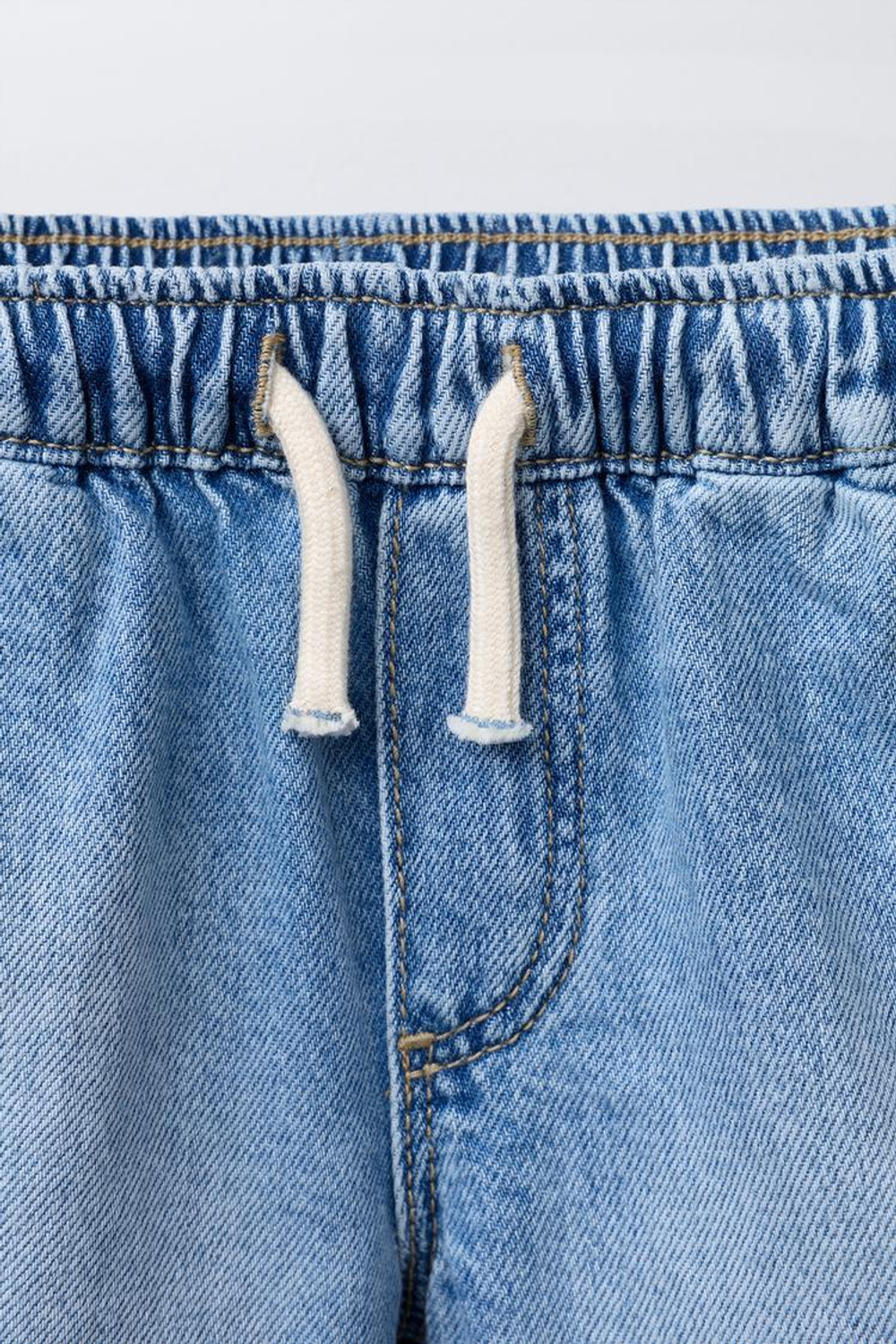 ZARA ДЖИНСОВЫЕ ШОРТЫ С ЭТИКЕТКОЙ, ВЫЦВЕТШИЙ СИНИЙ