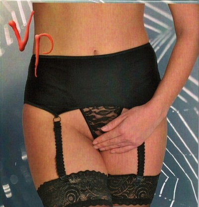 Черные стринги с разрезом в интимном месте в комплекте с поясом (44-46) (Цвет: черный)