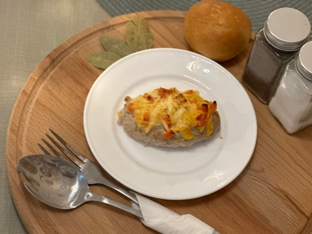 Котлета мясная под яйцом