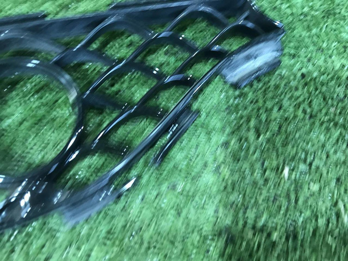 Решетка радиатора верхняя правая Mercedes S C217 (2013-2017) AMG