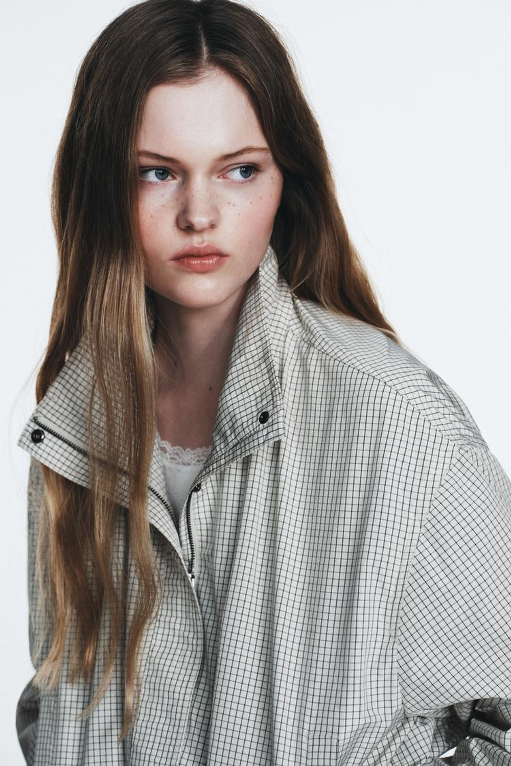 ZARA КУРТКА ИЗ НЕЙЛОНА В КЛЕТКУ, БЕЛЫЙ/ЧЕРНЫЙ