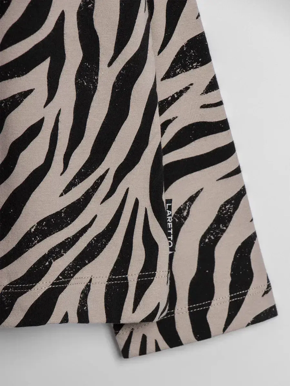 Летний костюм для девочки, лонгслив и юбка