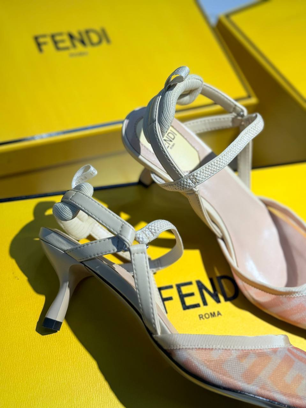 Босоножки Fendi