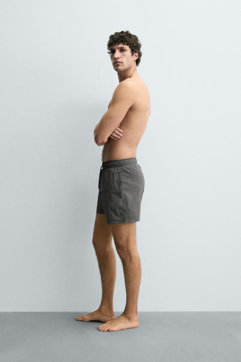 ZARA ПЛАВКИ ИЗ ЖАТОЙ ТКАНИ В МЕЛКУЮ ПОЛОСКУ, АНТРАЦИТОВО-СЕРЫЙ