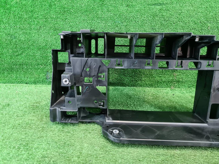 Кронштейн решетки радиатора Hongqi H9 (2020-н.в.)