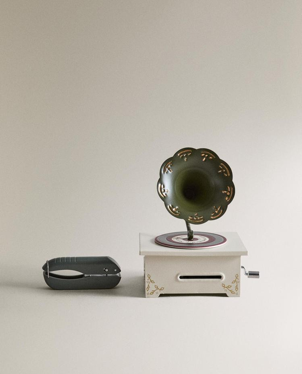 ZARA HOME ДЕТСКАЯ РОЖДЕСТВЕНСКАЯ ИГРУШКА ГРАММОФОН, КРЕМОВЫЙ