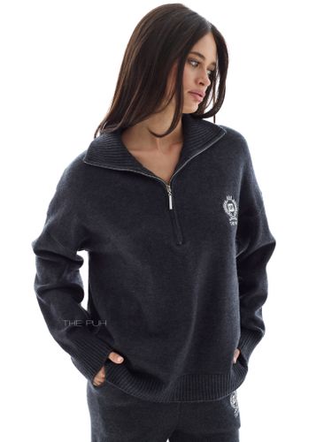 Вязаный костюм с вышивкой в цвете графит