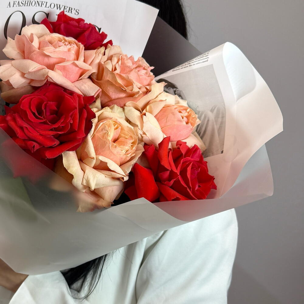 «Теплый контраст» букет из французских роз Кахала и Нина