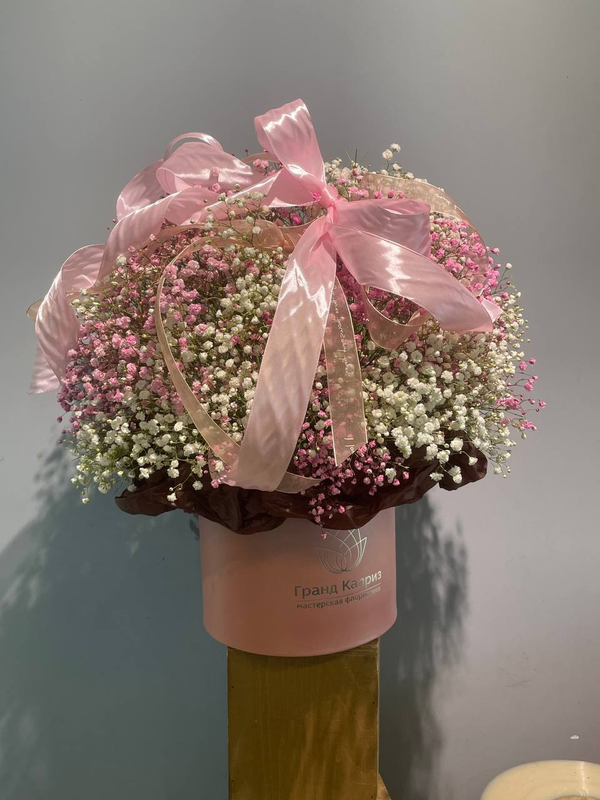 Композиция из белой и розовой гипсофилы