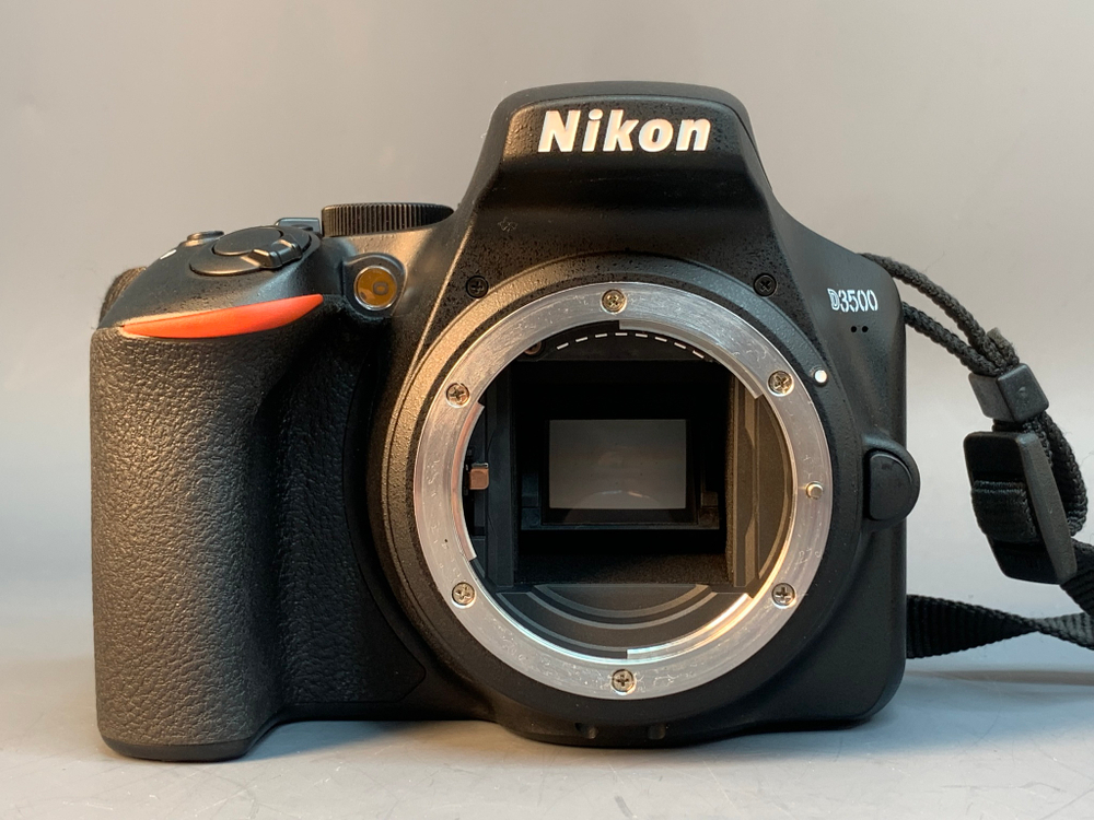 Nikon D3500 Kit 18-55mm 9067 Кадров