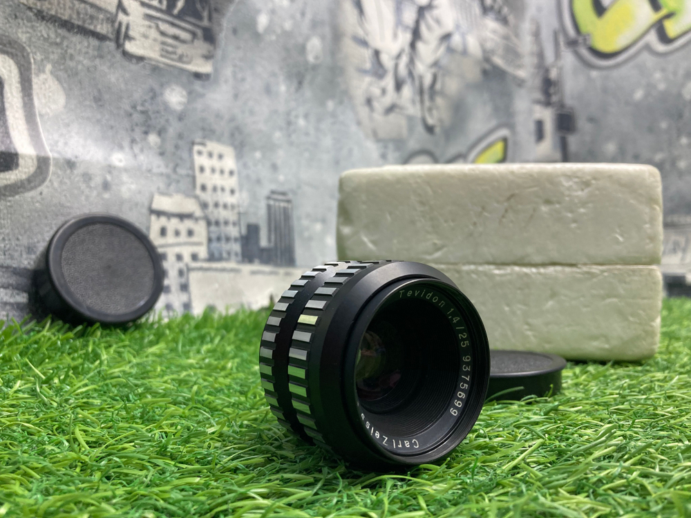 Carl Zeiss Jena Tevidon 1.4/25mm