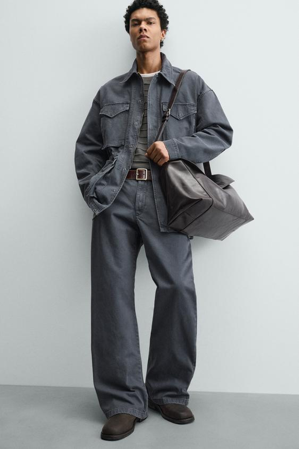 ZARA БРЮКИ ИЗ ВАРЕНОГО ХЛОПКА, СВЕТЛЫЙ ИНДИГО