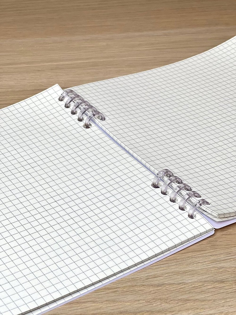 Блокнот квадратный в клетку 60л 195х210 мм сиреневый (8808-011)