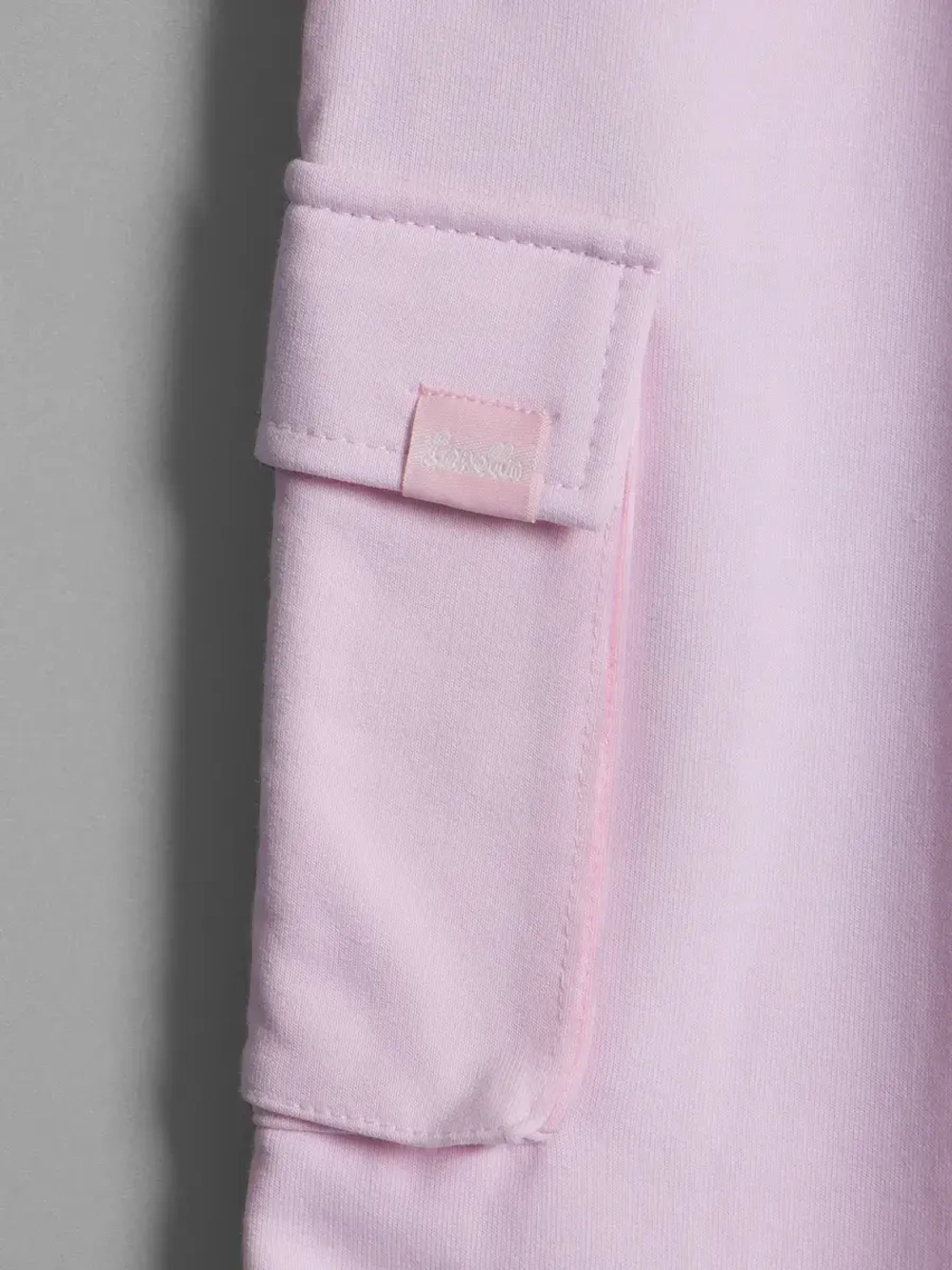 Розовый костюм для девочки на осень