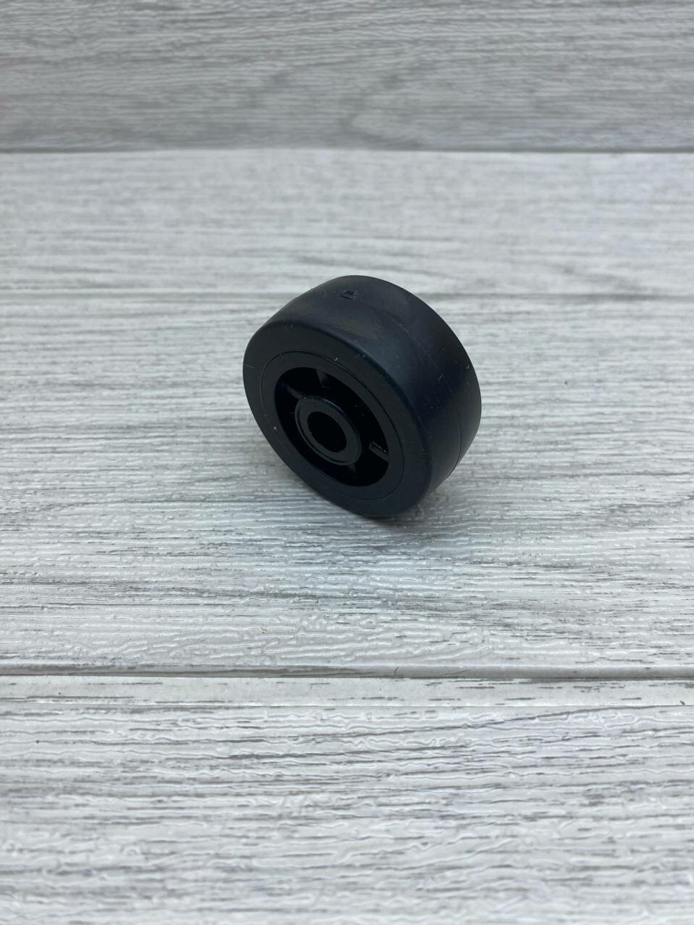 Колесо для мебели ролик для дивана диаметр 40 мм отверстие 8 мм 2 шт