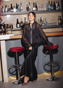 Бомбер из органзы в черном цвете