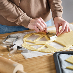 IKEA LÄTTBAKAD  (ИКЕА ЛÄТТБАКАД)  -  Ножницы для печенья, 4 шт., нержавеющая сталь