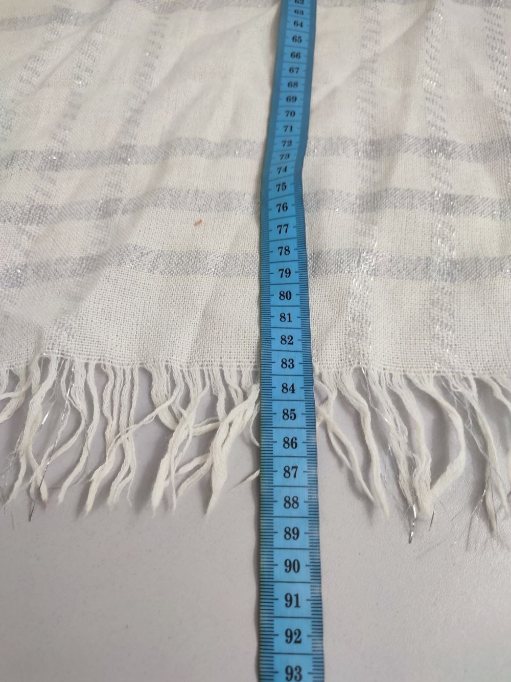 Палантин с мерцающей ниткой