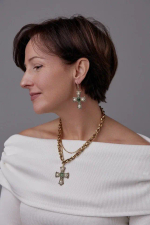 Серьги кресты с зеленым кристаллом и жемчугом, оттенок золото