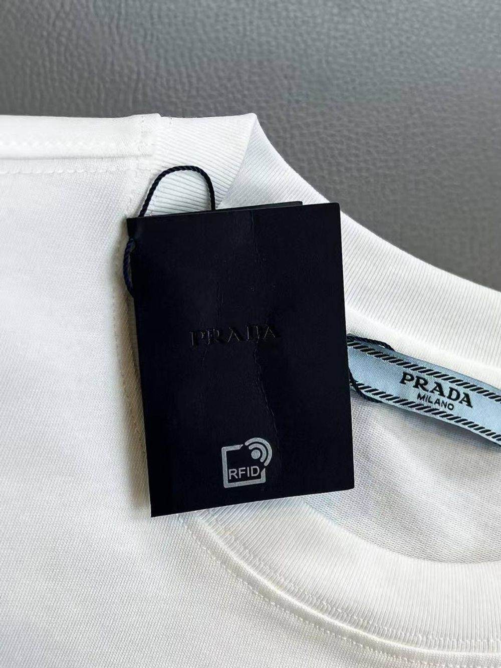 Футболка Prada