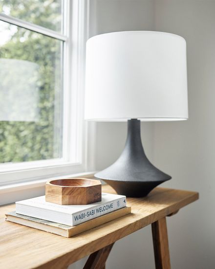 Чёрная настольная лампа “Шейди”