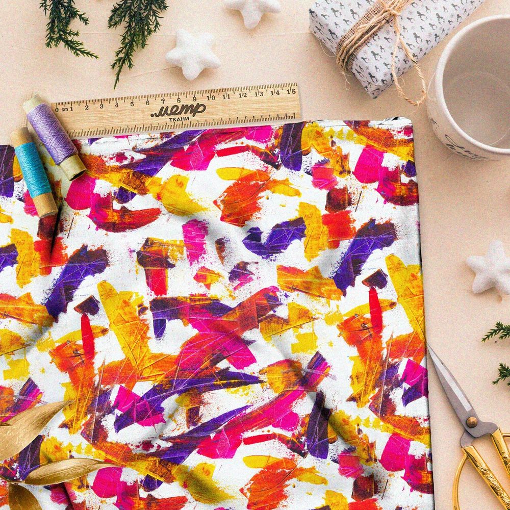 Ткань флис яркие мазки краской на белом фоне