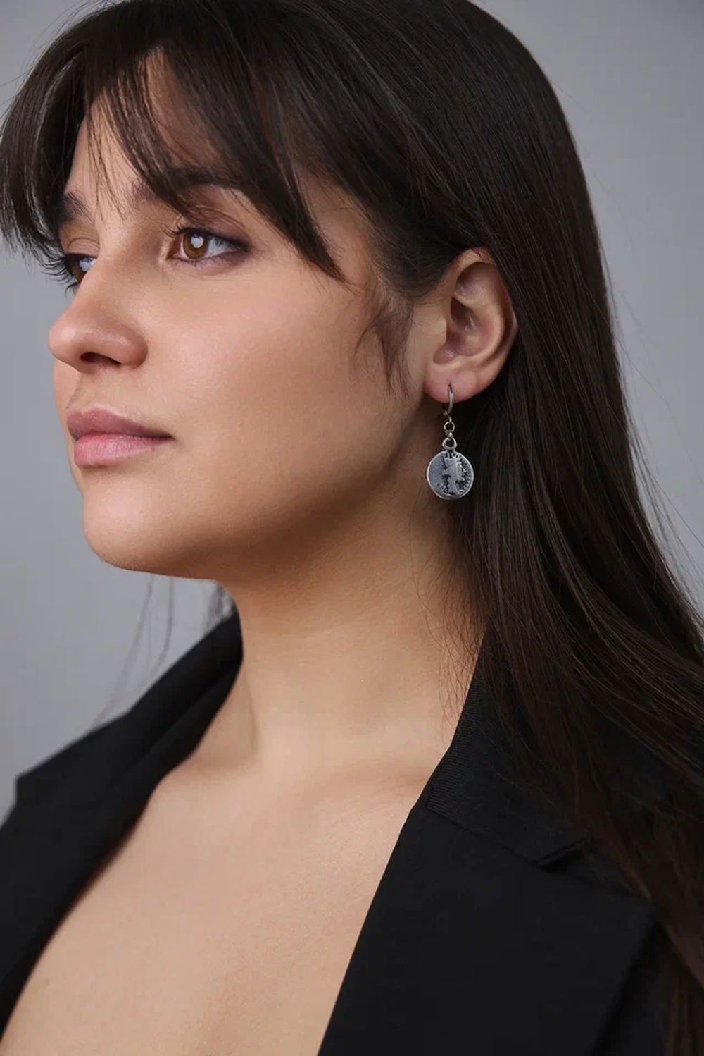 Серьги монеты с профилем королевы Елизаветы, оттенок серебро, замок левербек