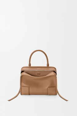 Loewe Маленькая сумка Amazona 180 из мягкой телячьей кожи, мокко