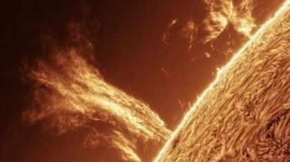 Астрофотограф заснял выбросы солнечной магмы высотой 160 000 км