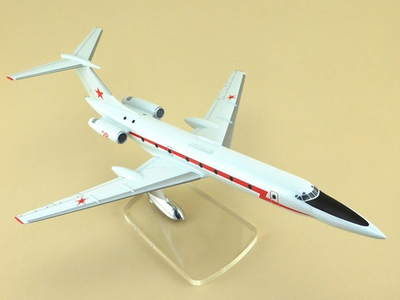 Модель самолета Ту-134 УБЛ (М1:100, ВВС, Красная полоса, звезда на киле)