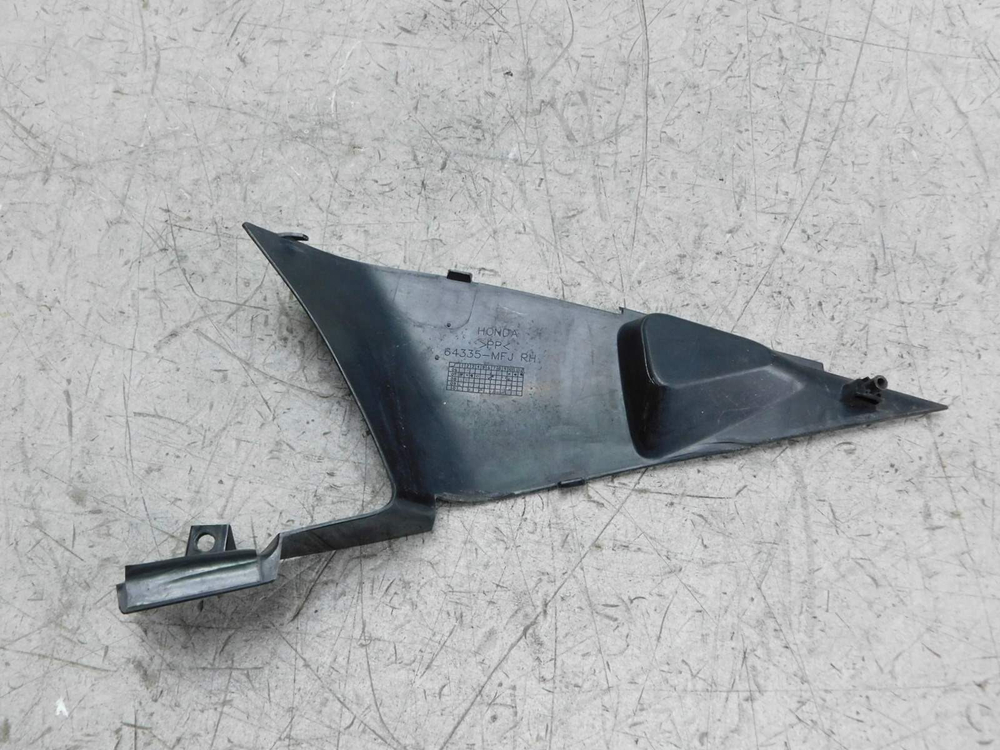 Пластик внутренний правый Honda CBR600RR 06-08 64335-MFJ