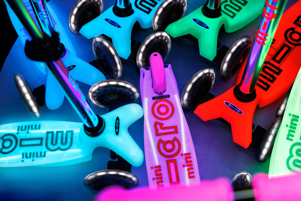 Самокат Maxi Micro Deluxe Glow (светящийся) LED зеленый мармелад