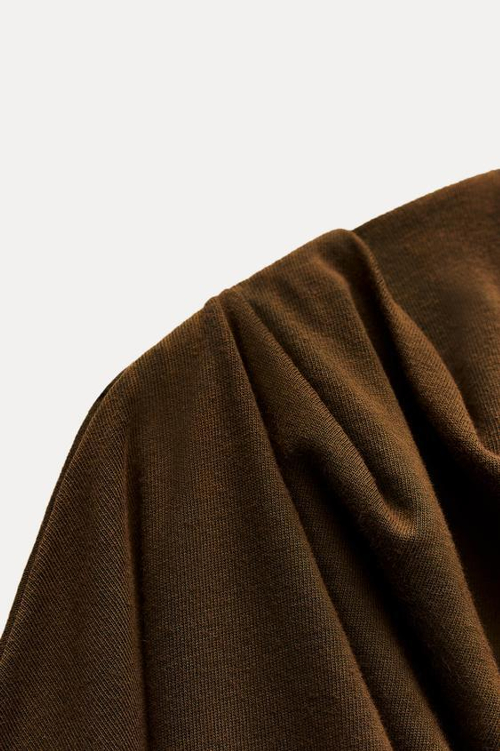 ZARA АСИММЕТРИЧНЫЙ ТОП С ЭФФЕКТОМ ПОТЕРТОСТИ, СВЕТЛО-КОРИЧНЕВЫЙ