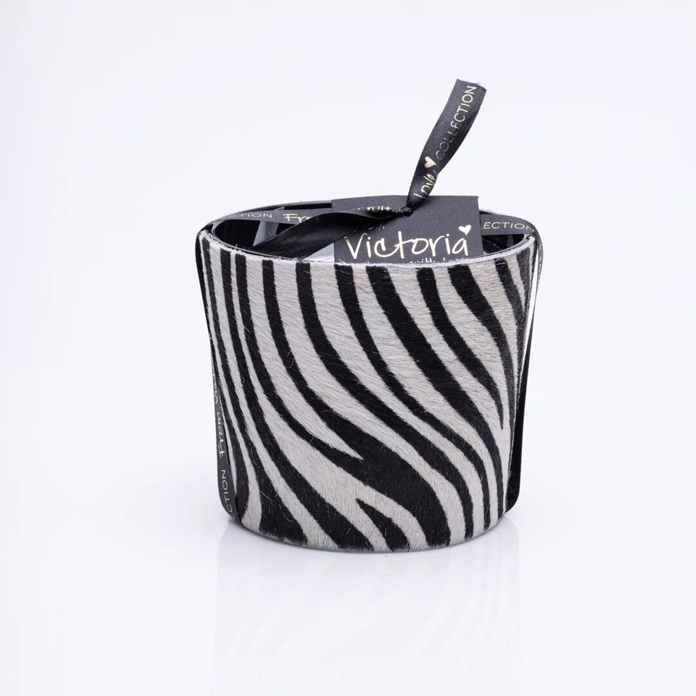 nan Свеча ароматическая Hairy zebra black Victoria with Love Мультиколор