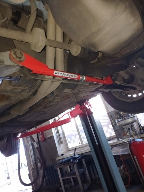 Усилитель жесткости нижний (регулируемый) Opel Kadett E (дизель) (ПОД ЗАКАЗ)