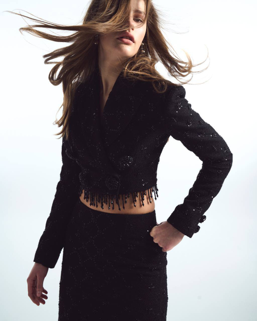 Костюм из твида с отделкой из бисера и кристаллов