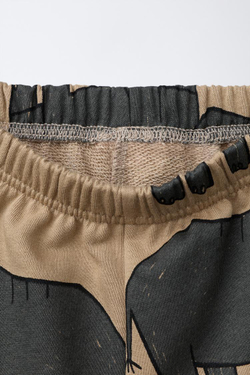 ZARA КОМПЛЕКТ ИЗ ТОЛСТОВКИ И ДЖОГГЕРОВ С ПРИНТОМ, СВЕТЛО-КОРИЧНЕВЫЙ