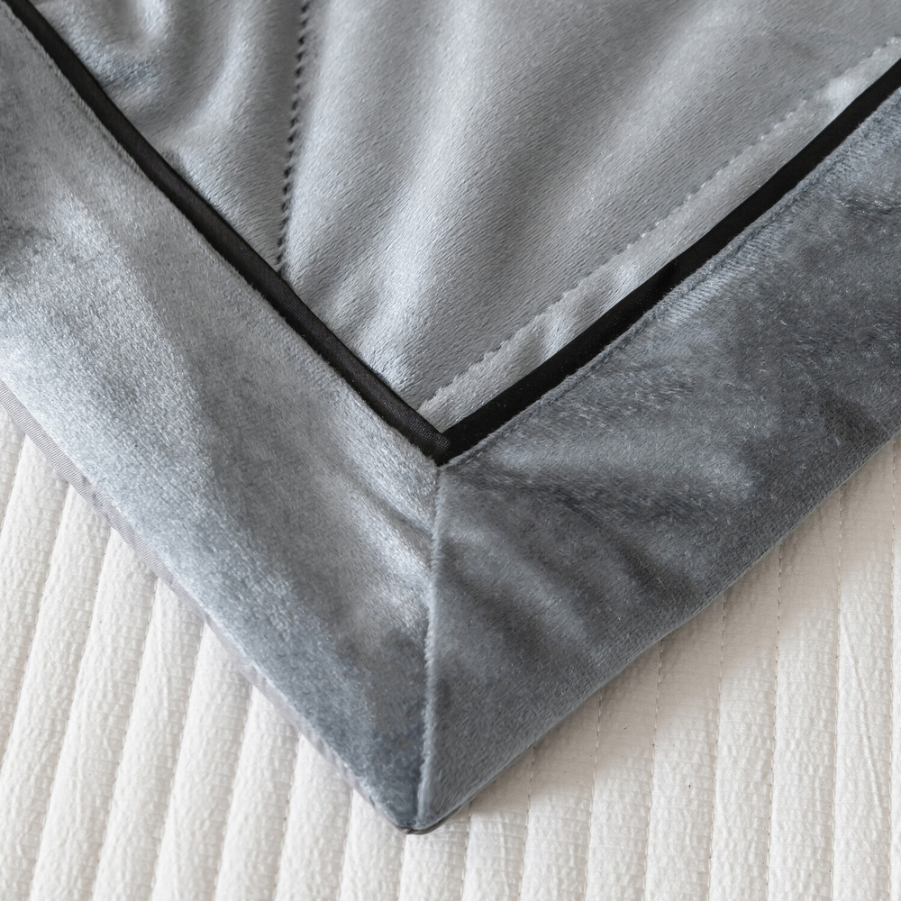 Велюровое покрывало в клетку с наволочками OVL038