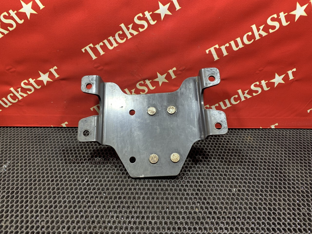 Кронштейн крыла левый