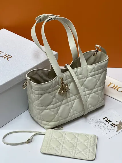 Сумка Dior Toujours, белый