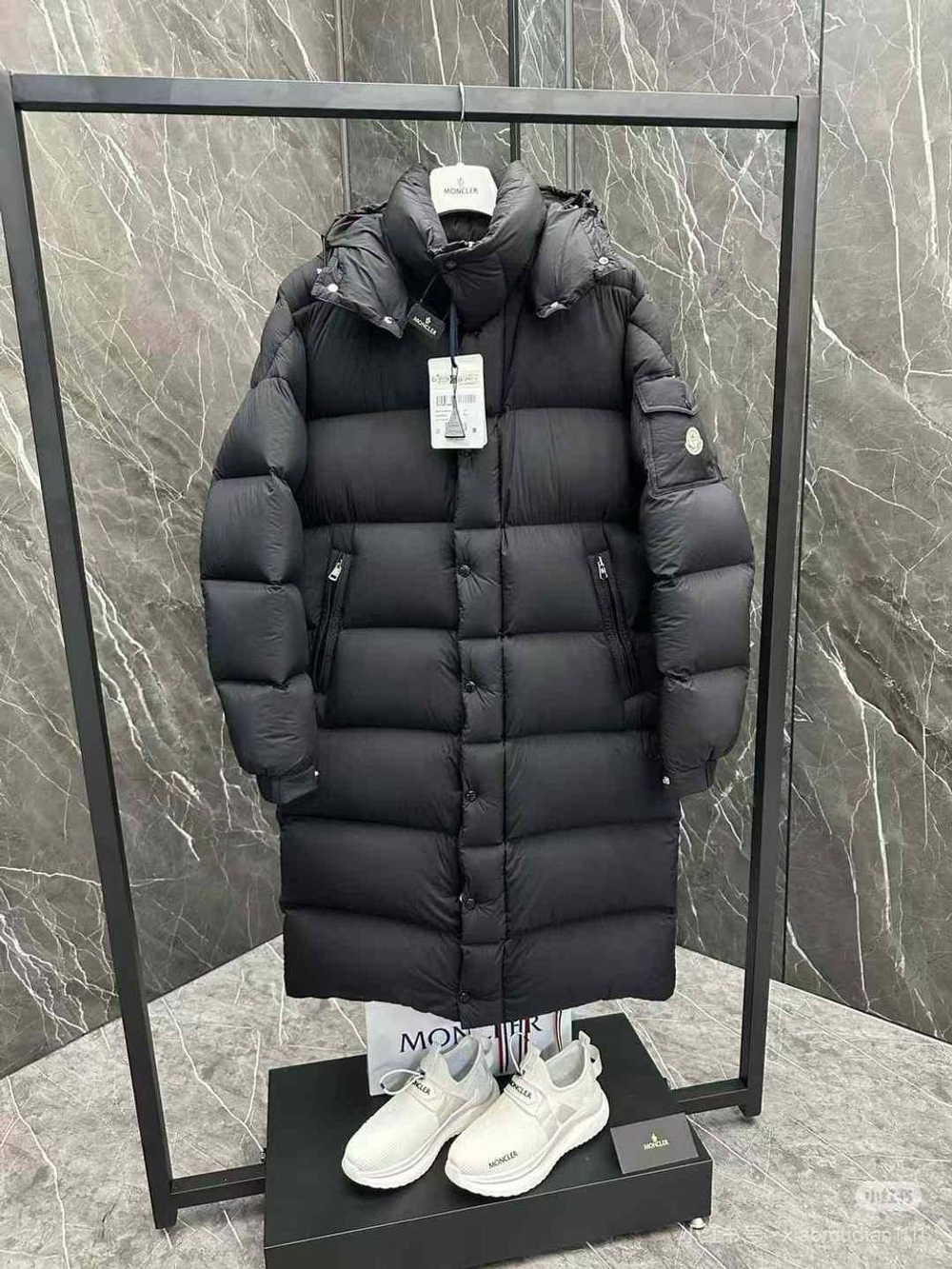 Пуховик Moncler