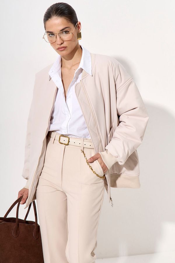 Куртка бомбер цвета экрю