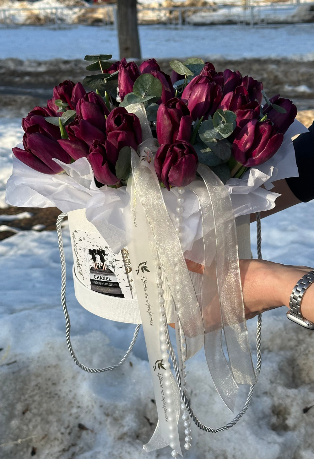 25 тюльпанов в круглой коробке