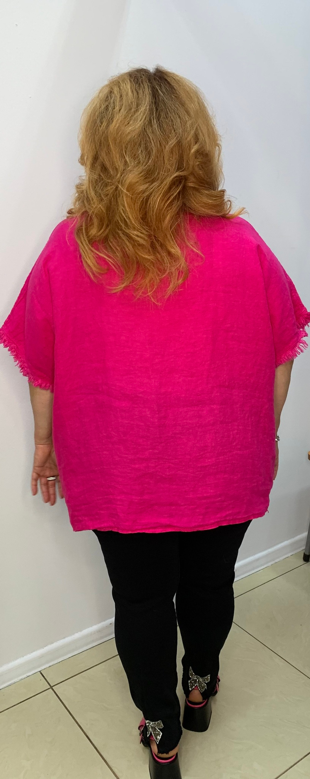 Льняная туника с вывернутыми швами и бахромой