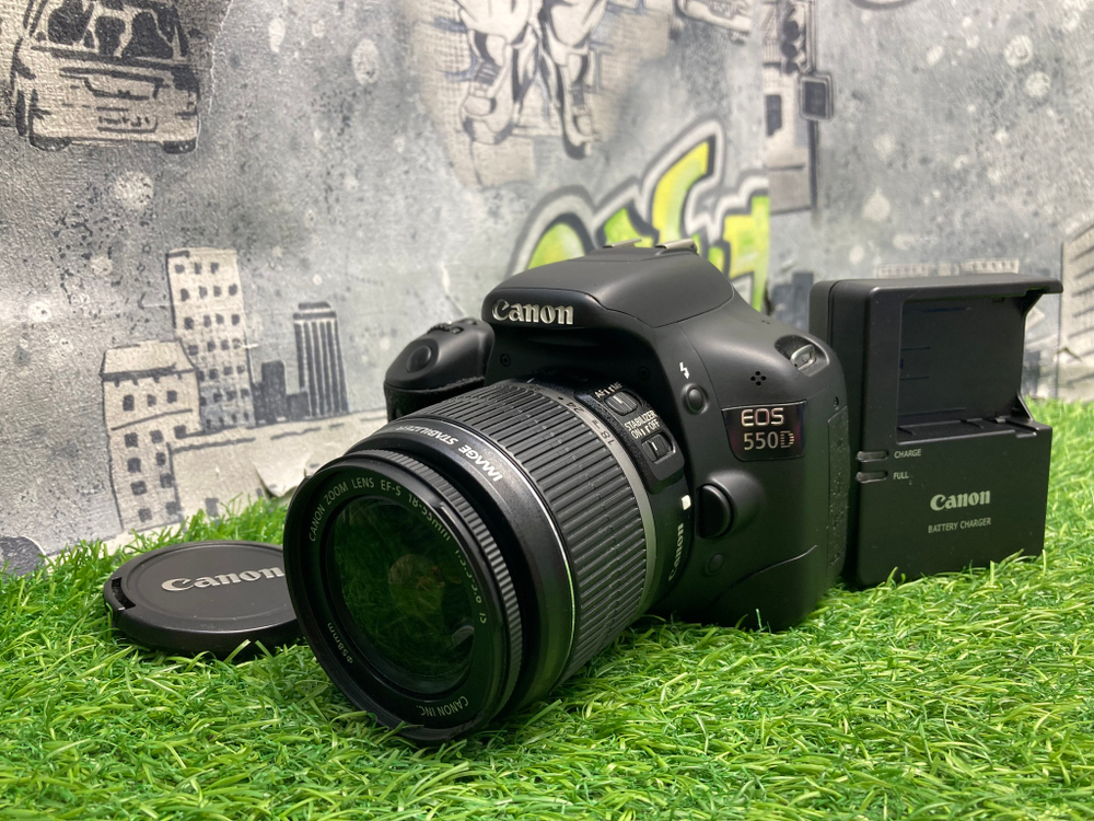 Canon EOS 550D Kit 18-55mm IS 49.000 кадров
