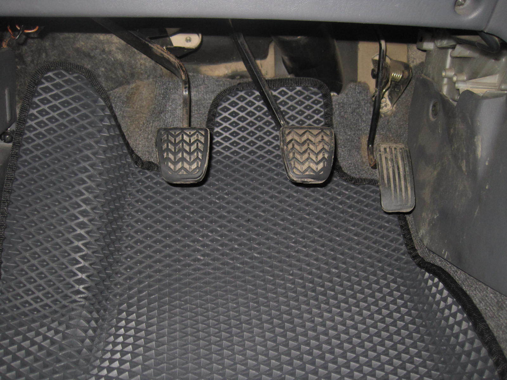 Автоковрики для Toyota RAV 4, II-поколение, 5- дверей (2000-2005)